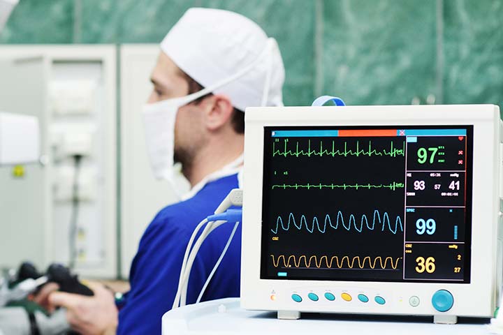 غرفة العمليات شاشة مراقبة المؤشرات الحيوية